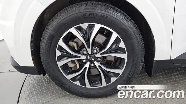 Kia Carnival 2021 — фото 5 из 20