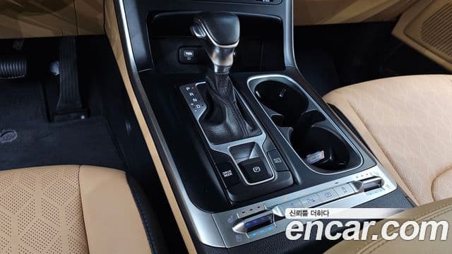 Kia Carnival 2021 — фото 8 из 20