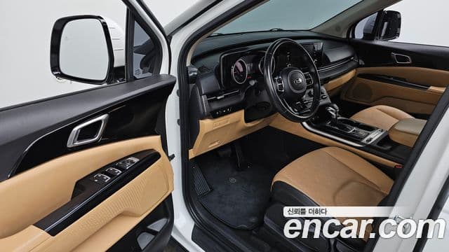 Kia Carnival 2021 — фото 9 из 20