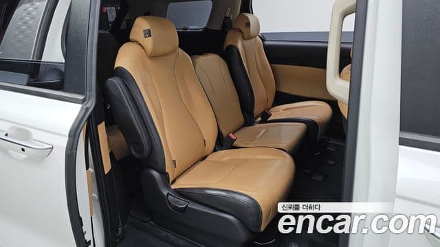 Kia Carnival 2021 — фото 13 из 20