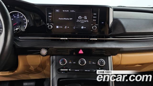 Kia Carnival 2021 — фото 15 из 20