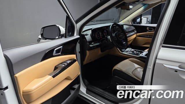 Kia Carnival 2022 — фото 8 из 20