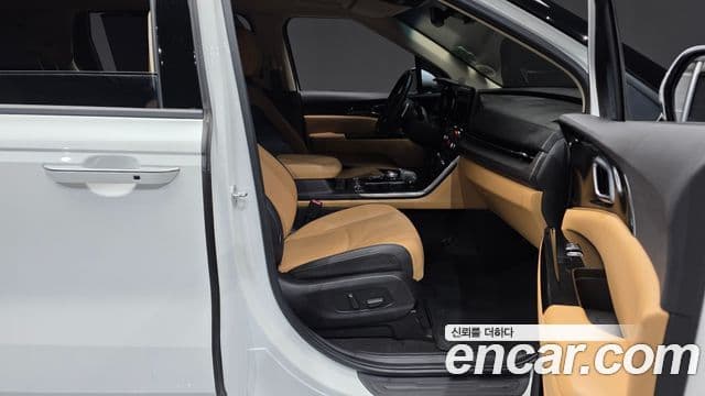 Kia Carnival 2022 — фото 11 из 20