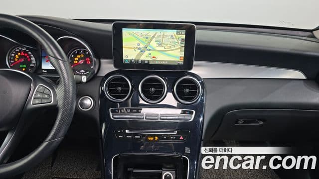 Mercedes-Benz GLC-Class 2018 — Şəkil 13/20