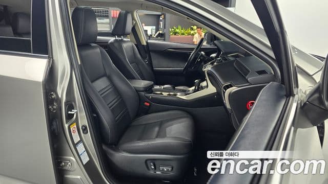 Lexus NX300h 2018 — Фото 10/20
