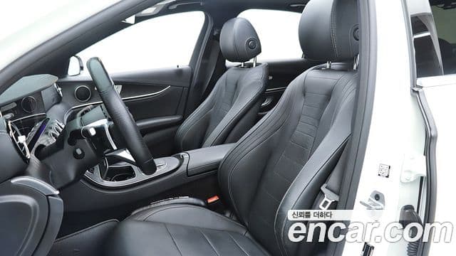 Mercedes-Benz E-Class 2021 — ფოტო 8/20