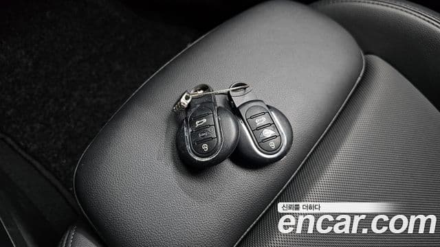 Mini Cooper Countryman 2021 — ფოტო 17/20