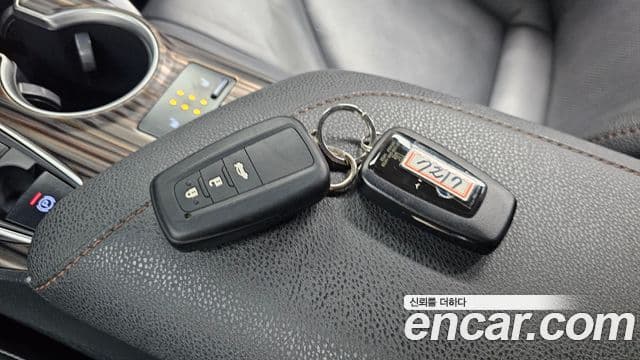 Toyota Camry 2018 — ფოტო 17/32