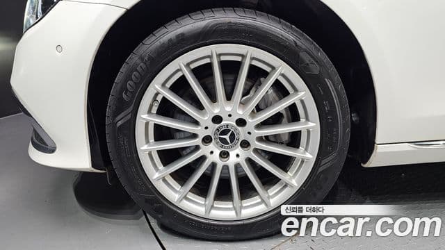 Mercedes-Benz E-Class 2023 — фото 5 из 20