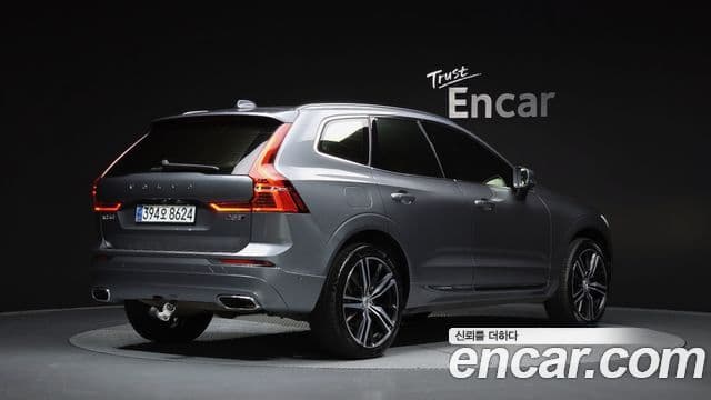 Volvo XC60 2019 — ფოტო 2/20