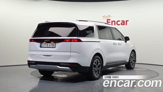 Kia Carnival 2022 — ფოტო 2/20