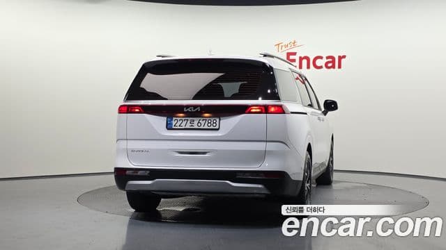 Kia Carnival 2022 — фото 4 из 20