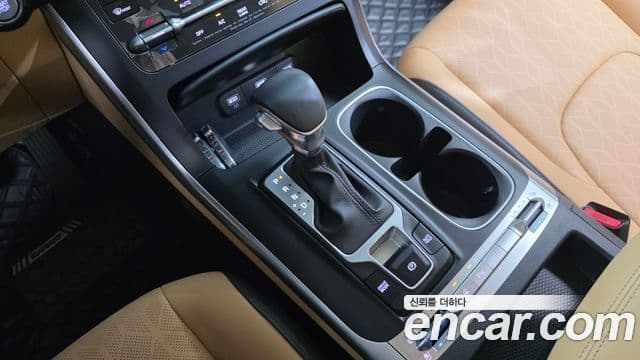Kia Carnival 2022 — фото 9 из 20