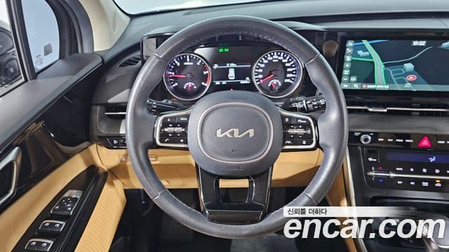 Kia Carnival 2023 — фото 13 из 20