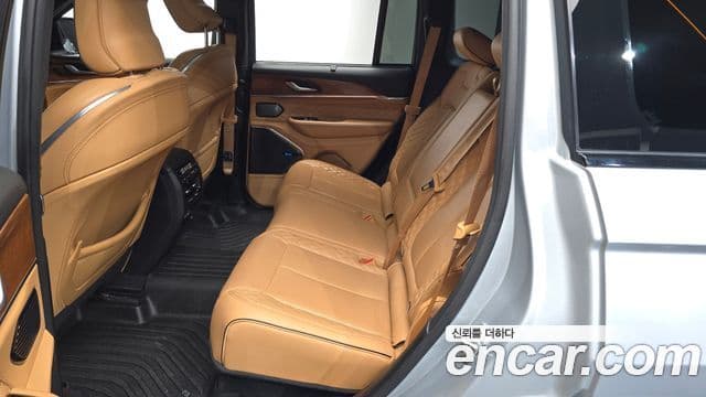 Jeep Grand Cherokee 2023 — ფოტო 11/20