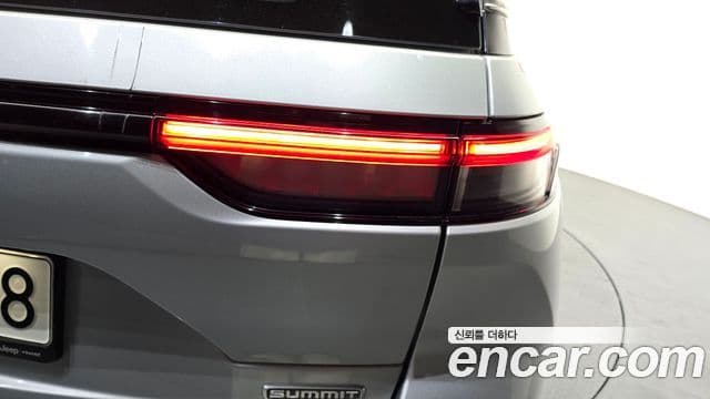 Jeep Grand Cherokee 2023 — ფოტო 7/33