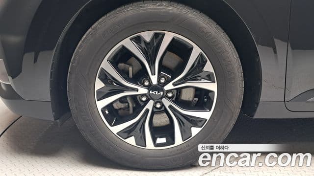 Kia Carnival 2022 — фото 5 из 20