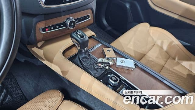 Volvo XC90 2019 — ფოტო 9/20