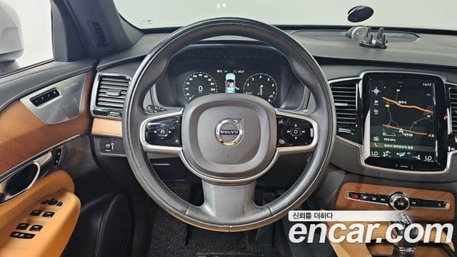 Volvo XC90 2019 — ფოტო 12/20