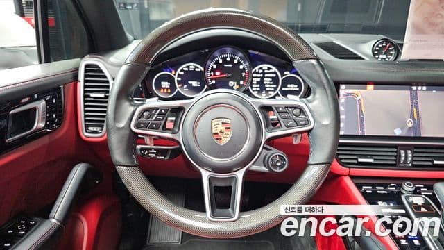Porsche Cayenne 2020 — фото 13 из 20