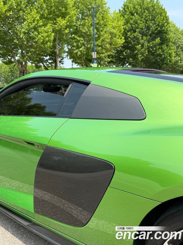 Audi R8 2021 — Photo 2/20