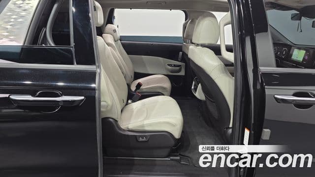 Kia Carnival 2022 — фото 11 из 20