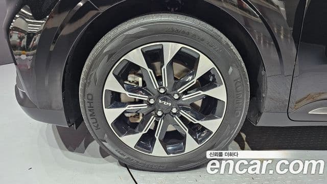 Kia Carnival 2023 — фото 5 из 20
