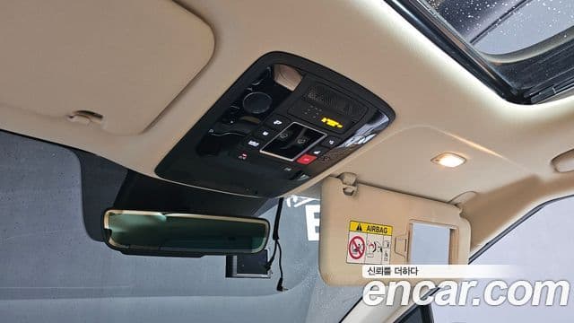 Kia Carnival 2023 — фото 19 из 20