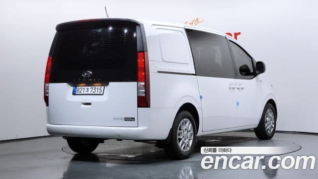 Hyundai Staria 2023 — Фото 1/20