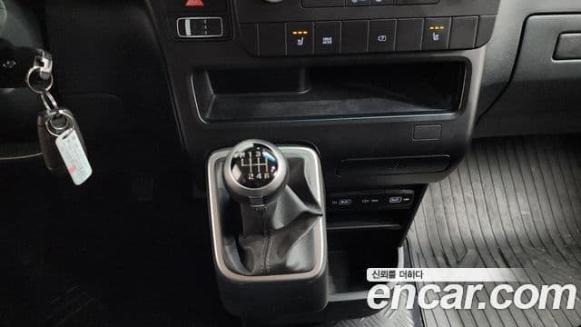 Hyundai Staria 2023 — Фото 8/20