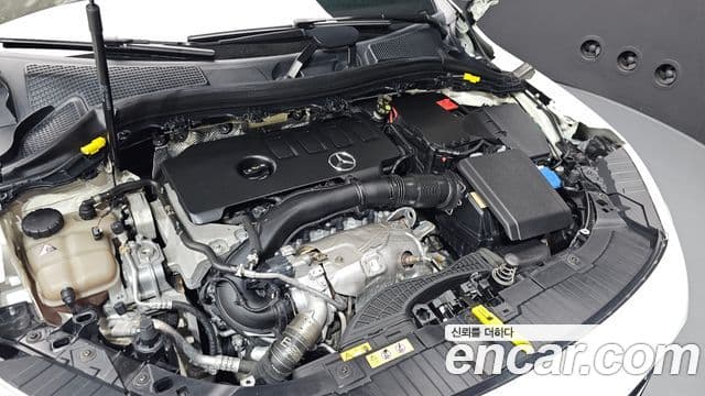 Mercedes-Benz GLA-Class 2020 — Şəkil 6/20