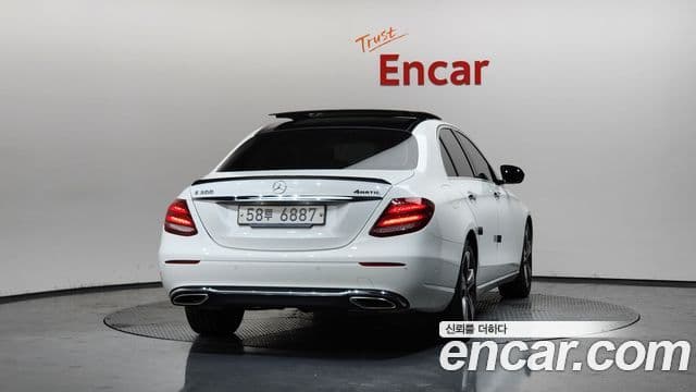 Mercedes-Benz E-Class 2018 — Фото 4/20