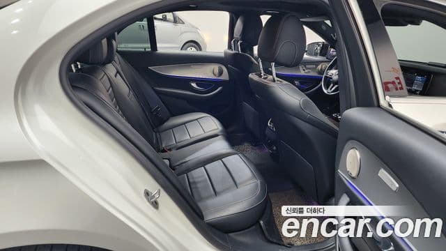 Mercedes-Benz E-Class 2018 — Фото 11/20