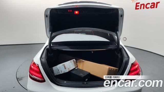 Mercedes-Benz E-Class 2018 — Фото 19/20