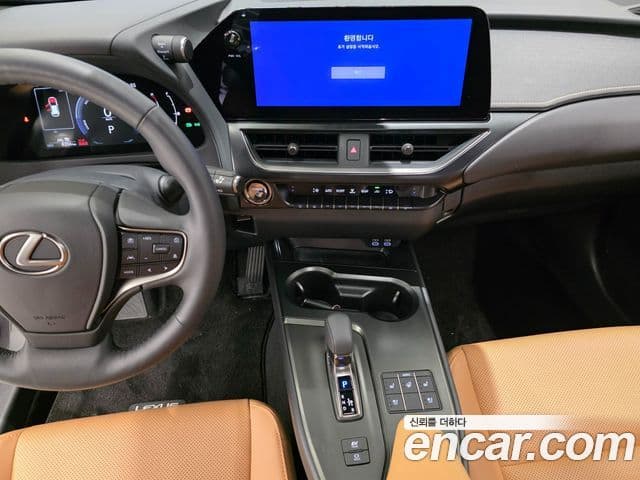 Lexus UX300h 2025 — фото 7 из 15