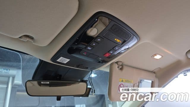 Kia Carnival 2023 — ფოტო 17/20