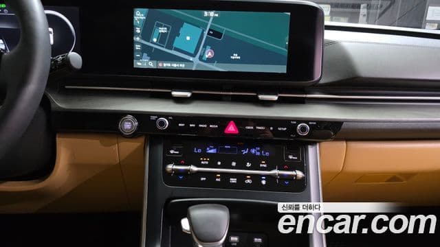 Kia Carnival 2023 — ფოტო 18/20