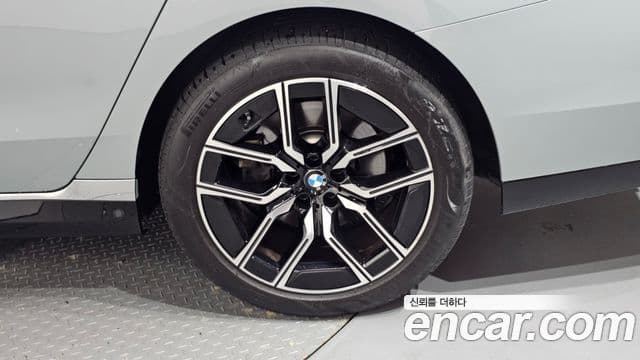 BMW 7 Series 2023 — Photo 1/31