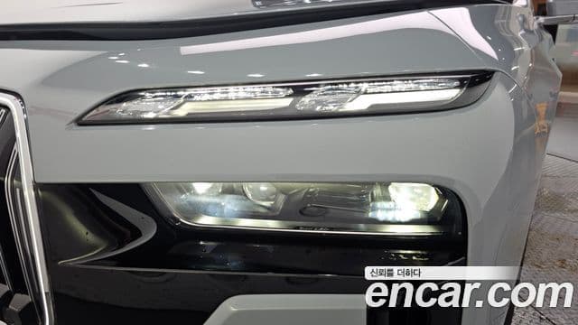 BMW 7 Series 2023 — Photo 12/31
