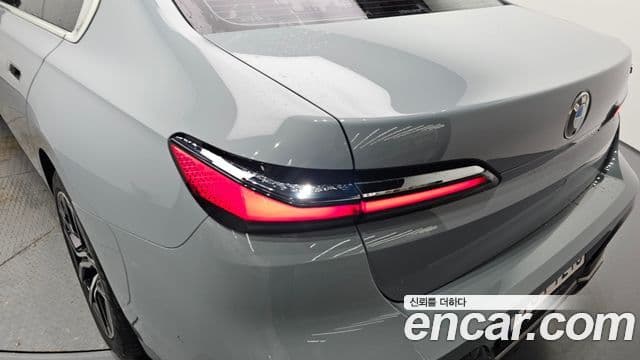 BMW 7 Series 2023 — Photo 27/31