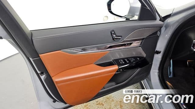 BMW 7 Series 2023 — Photo 21/31