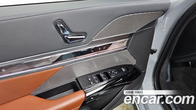 BMW 7 Series 2023 — Photo 20/31