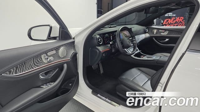 Mercedes-Benz E-Class 2021 — Фото 10/20