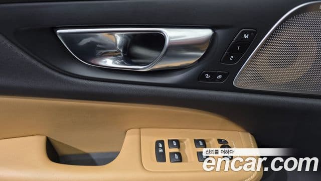 Volvo V60 Cross Country 2019 — фото 13 из 20