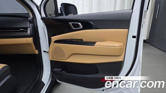 Kia Carnival 2021 — ფოტო 14/30