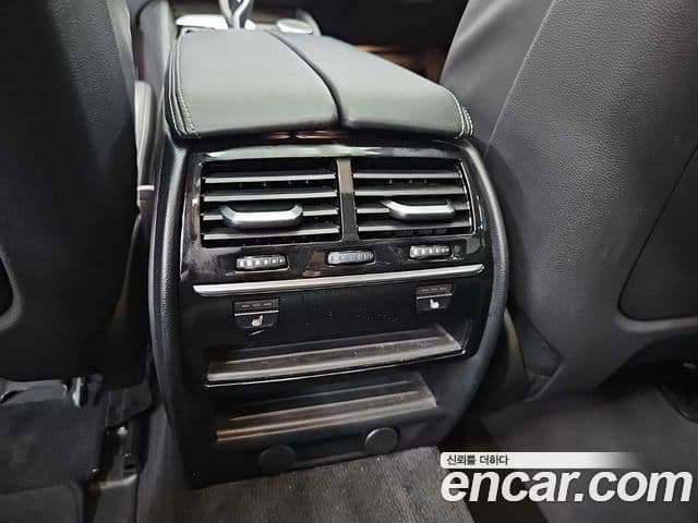 BMW 5 Series 2019 — фото 13 из 19