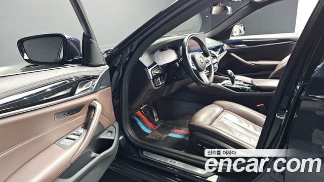 BMW 5 Series 2021 — фото 10 из 20