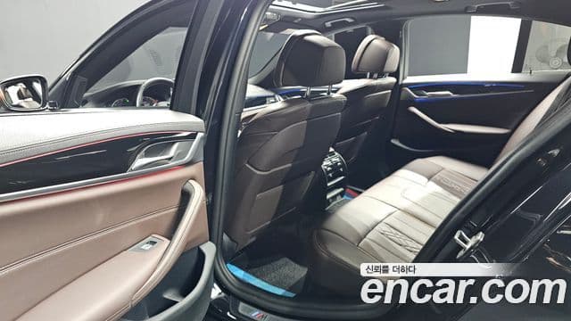 BMW 5 Series 2021 — ფოტო 31/31