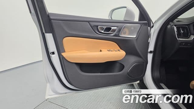 Volvo V60 Cross Country 2020 — Photo 43/45
