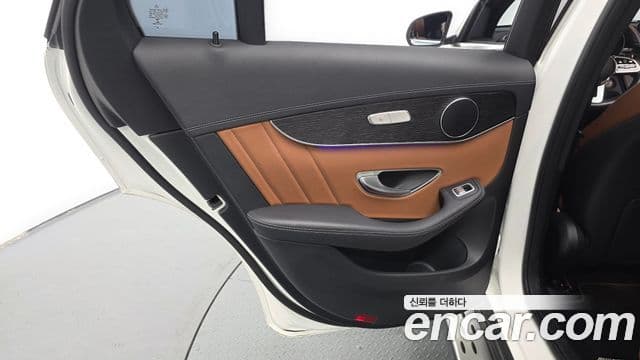 Mercedes-Benz GLC-Class 2023 — Photo 17/33